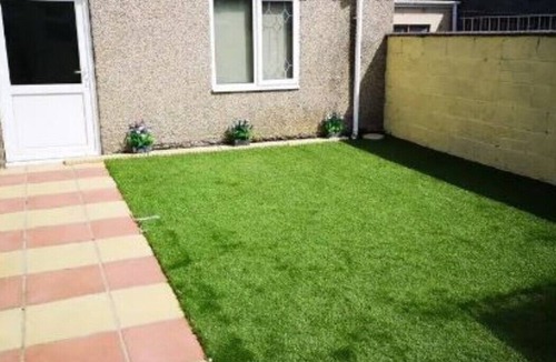 Llanelli House | Cosy & Comfortable Entire Holiday Home, Llanelli. Fully equipped. Dog friendly