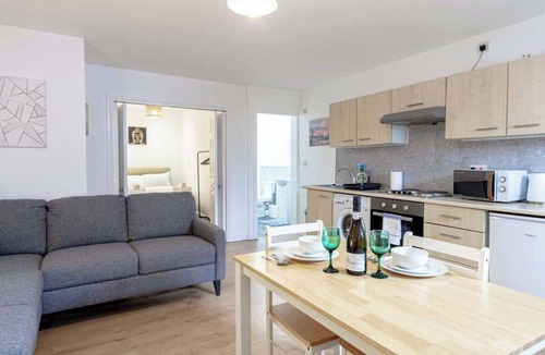 Swinton Apartment | Cosy & Fully Equipped Cottage in Swinton