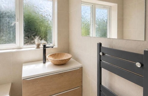 Stuppington House | Cosy Modern 3BR House Pet Friendly, Free Parking
