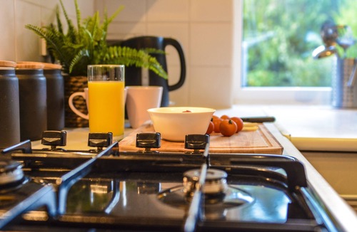 Caversham House | Cosy & Quirky 2 Bed Private Apartment with a Garden and Free Parking :)