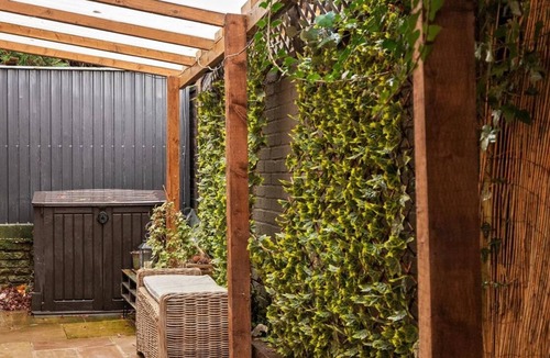 Cuffley House | Cosy Self contained flat part of home in Hert close to forest & trains