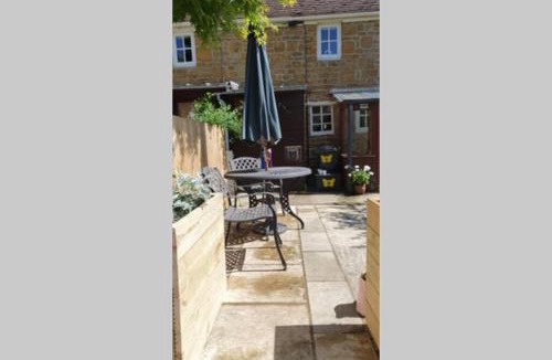 Ilmington House | Cotswolds Cottage Ilmington with Wood Burning Stove & BBQ - pet friendly