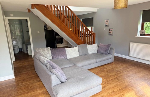 Sibford Gower House | Cottage Sleeps 8 - Garden, Bbq, Pet-Friendly