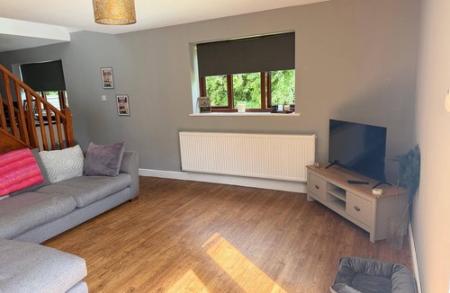 Sibford Gower House | Cottage Sleeps 8 - Garden, Bbq, Pet-friendly