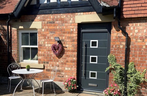 Lytham St. Anne's Cottage | Cottage - Sleeps4 - PetFriendly - Garden - ByBeach