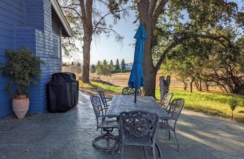 Cedar Ridge House | Country Farmhouse on Wine Trail Hot Tub & Pool Table