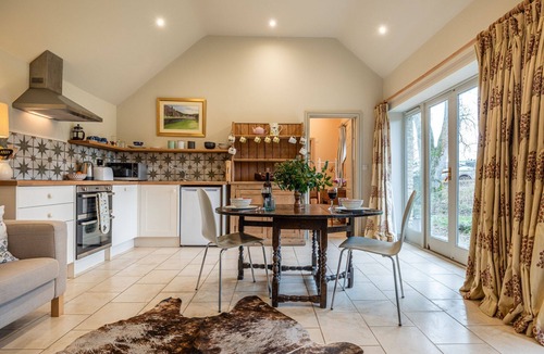 Great Rollright Cottage | Country retreat with stunning views - Guddlebrook Two