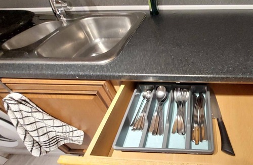Wyken Apartment | Couples/Business/Family- WiFi- Parking- Sleeps 2