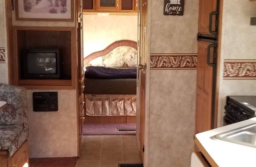 Cold Spring House | Couples Getaway - Hilltop Valley View Retreat AMAZING NATURE & VIEWS