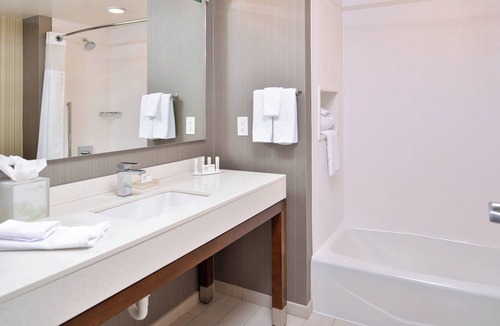 Olathe Hotel | Courtyard by Marriott Kansas City Olathe