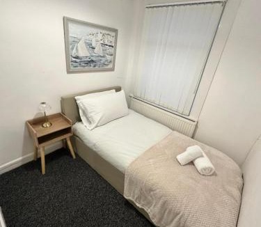 Wyken House | Coventry 3 bed, Contractor Accommodation & Parking