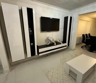 Wyken House | Coventry 3 bed, Contractor Accommodation & Parking
