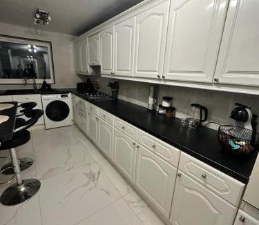 Wyken House | Coventry 3 bed, Contractor Accommodation & Parking
