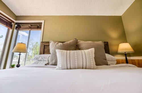 Northwest Reno House | Cozy 3BR Reno Home · Spring Outdoor Living