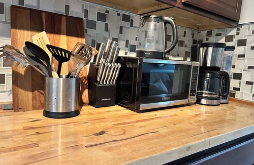 Camden Apartment | Cozy apt 15 mins from Philly