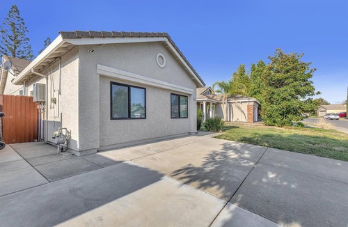 Folsom Apartment | Cozy Broadstone guesthouse located near shops & trails with AC, WiFi & laundry!