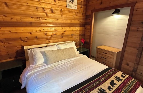 Donner Lake Woods Cabin | Cozy Donner Lake Cabin, Mountain Setting & Beach Access