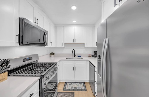 West University House | Cozy Haven Stay/2 Baths/Sleeps 6