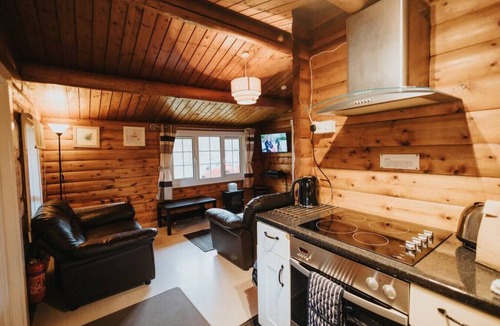 Bronaber Cabin | Cozy Hideway in Rural Mid Wales