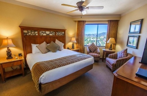 Tahoe Village Hotel | Cozy Nights & Arcade Days in a Villa Made for Family Fun l 2 Rooms w/Kitchen