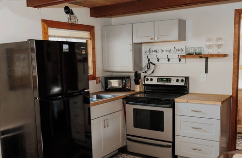 Coffee Creek Resort | Cozy Rainbow Cabin located on Coffee Creek in Trinity Alps