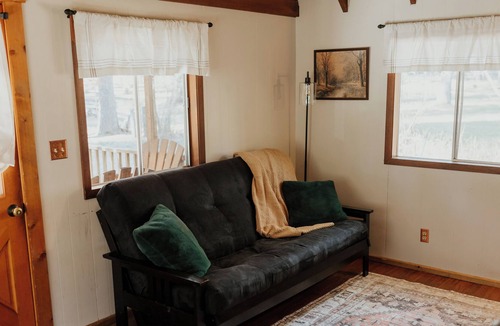 Coffee Creek Resort | Cozy Ramshorn Cabin located on Coffee Creek in Trinity Alps