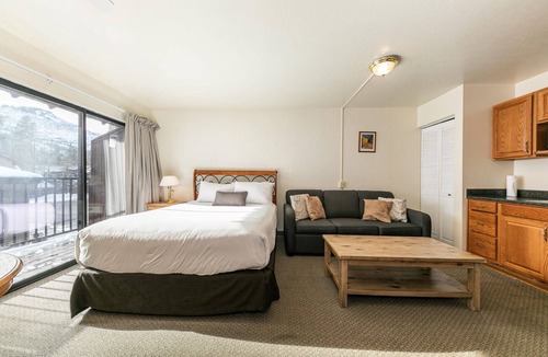 Truckee Condo | Cozy Studio #226 at Donner Lake Village