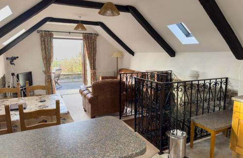 Llanllwchaiarn House | Crogal Stable