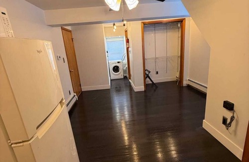 Stockade Historic District Apartment | Cute & Cozy studio furnished apartment with everything you need! Clean & Safe