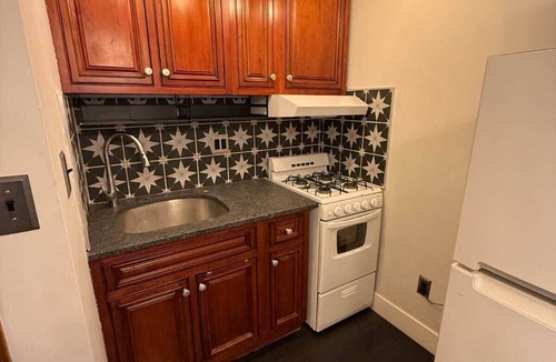 Stockade Historic District Apartment | Cute & Cozy studio furnished apartment with everything you need! Clean & Safe