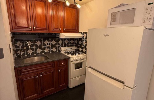 Stockade Historic District Apartment | Cute & Cozy studio furnished apartment with everything you need! Clean & Safe