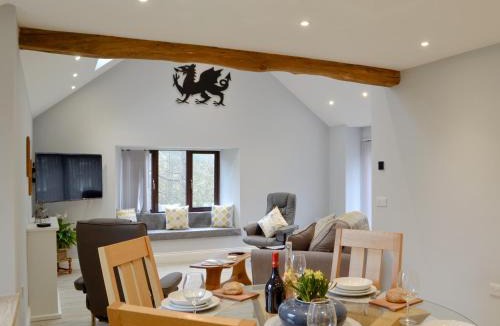 Tregaron House | Cwm Dulas