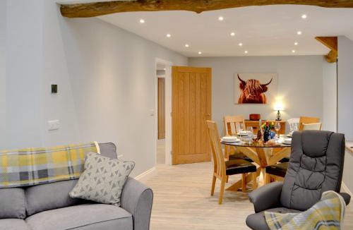 Tregaron House | Cwm Dulas