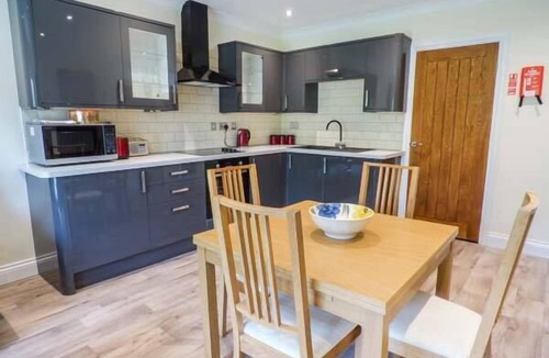 Pontyclun Cottage | Cwm Gran Meadows
