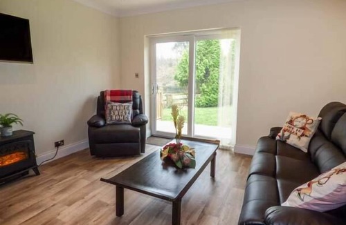 Pontyclun Cottage | Cwm Gran Meadows
