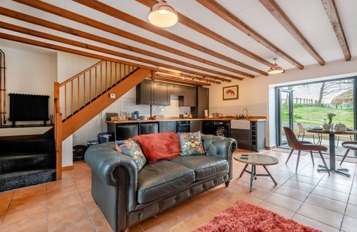 Llanfihangel-Ystrad House | Cwtch Bee - One Bedroom House, Sleeps 2
