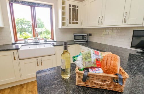 Ingleton Cottage | DAIRY COTTAGE, pet friendly, character holiday cottage in Ingleton