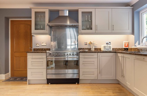 St. Florence Cottage | Daisy Cottage - St Florence, Parking,