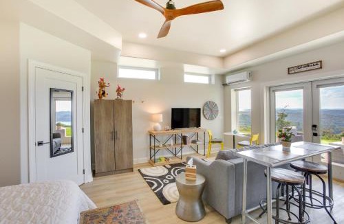 Hilham Apartment | Dale Hollow Sunset Studio with Incredible Views!