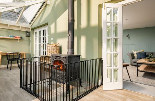 Tiptoe House | Danehurst Cottage