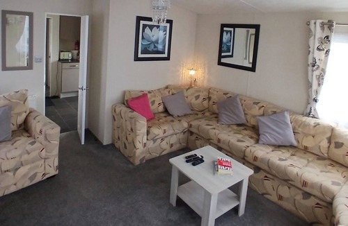 Hunstanton House | Delightful 2 bedroom caravan Manor Park Hunstanton