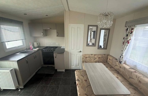 Hunstanton House | Delightful 2 bedroom caravan Manor Park Hunstanton