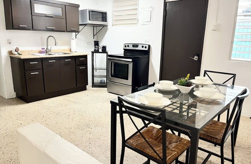 Minillas Apartment | Delightful 3-bedroom Apartment with Pool, Grill and AC in Bayamón on Dead End St