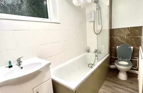 Barrow-on-Trent House | Derby Luxe Stay – Spacious Comfort with a Touch of Elegance!