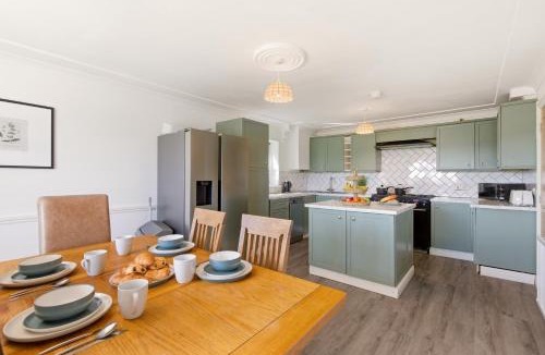 Napton-on-the-Hill House | Detached 4BR, 4 Bathroom, Driveway, WiFi, Smart TV