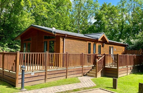 Liverton House | Devon Comfort Lodge with Hot Tub - Spa Resort in Devon