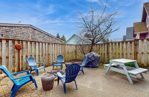 Pacific Beach House | Dog-friendly cottage with WiFi, fireplace, full backyard, & ocean views