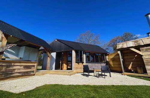 Maidwell Cabin | Dog friendly, Tinywood Four with hot tub set in Long Itchington, Warwick