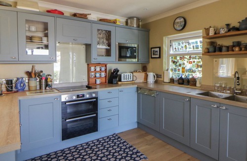 Newport Cottage | DOLWYLAN, pet friendly, with open fire in Newport, Pembrokeshire