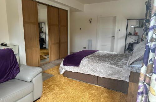 Penarth House | Double Ensuite Ground Floor Easy to Cardiff